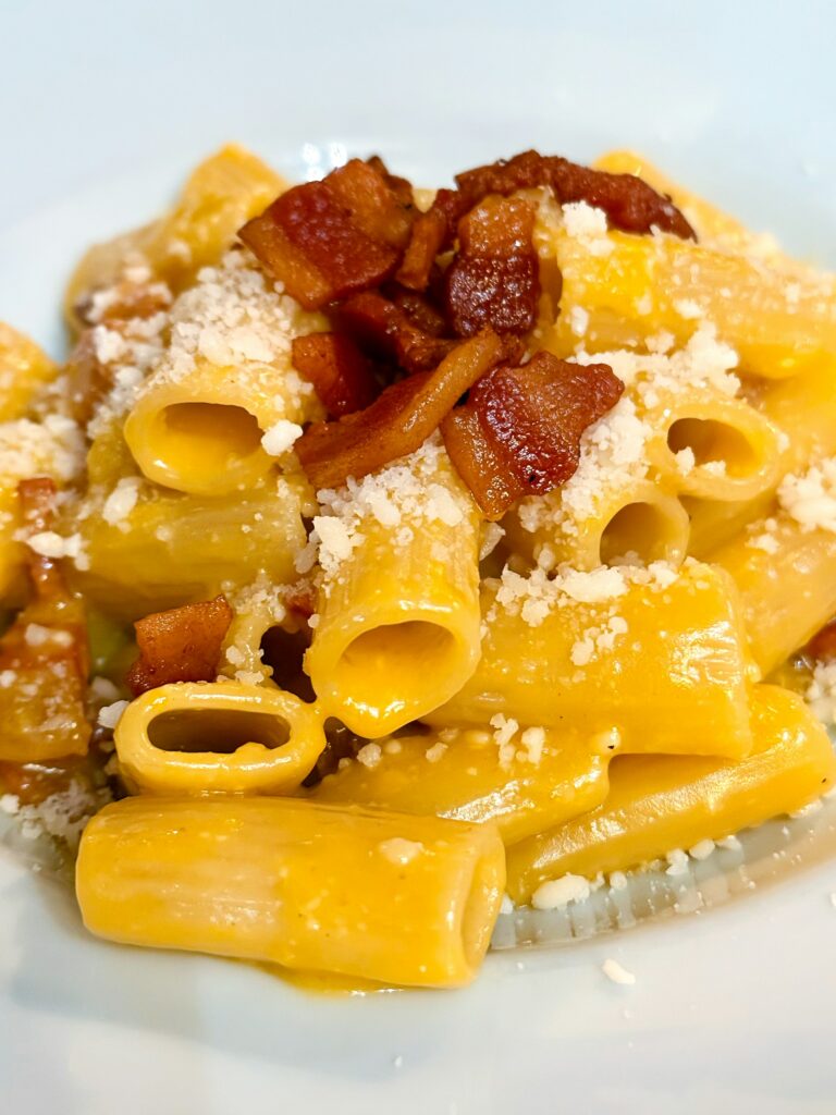 Rigatoni alla carbonara with crispy guanciale